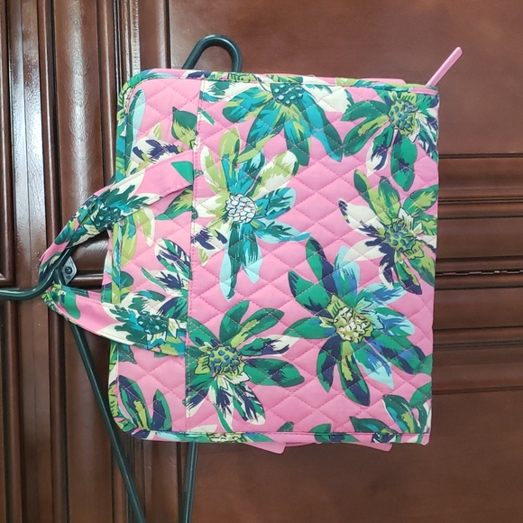 Vera Bradley Bathroom - Picture 7 of 7